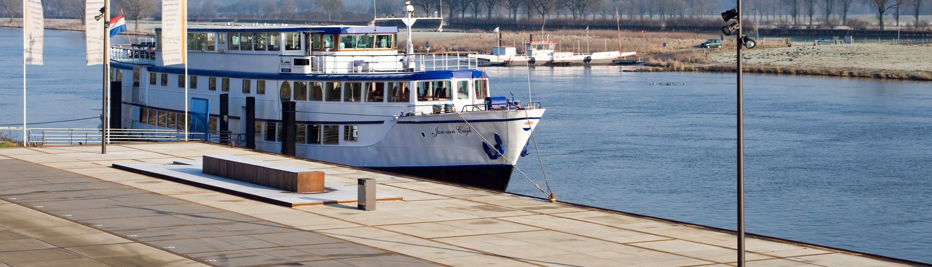 Stelcon verharding op Maasboulevard