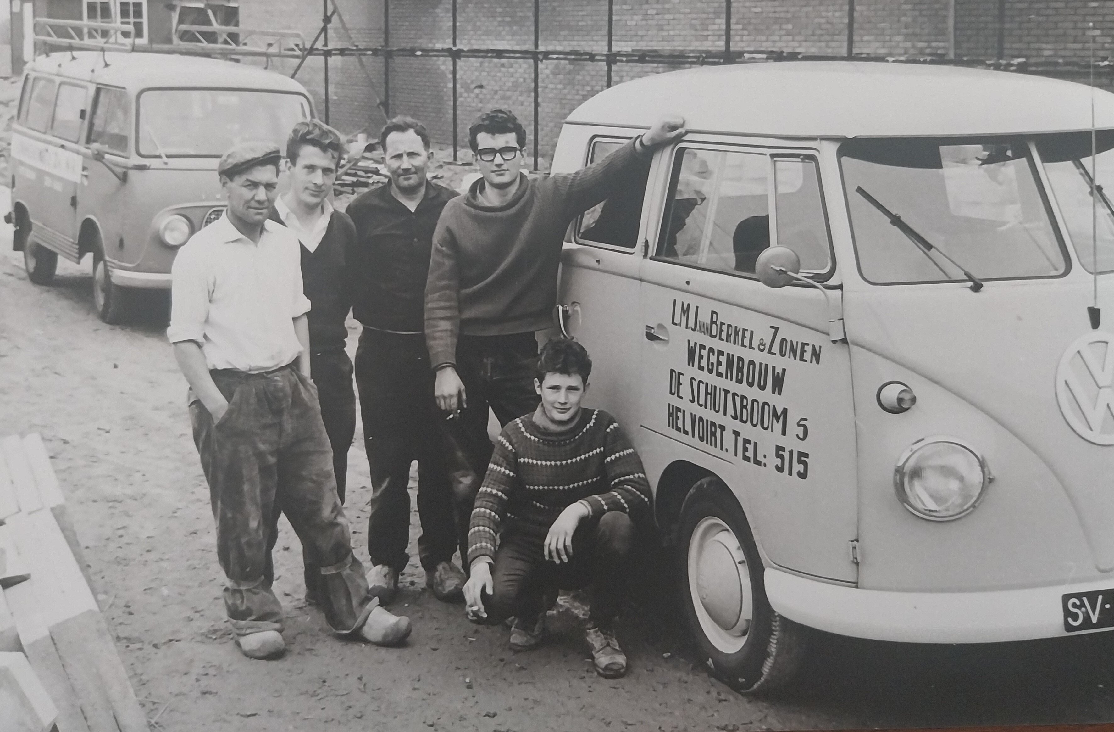 oude foto Berrnard van Berkel, staand met bril-1